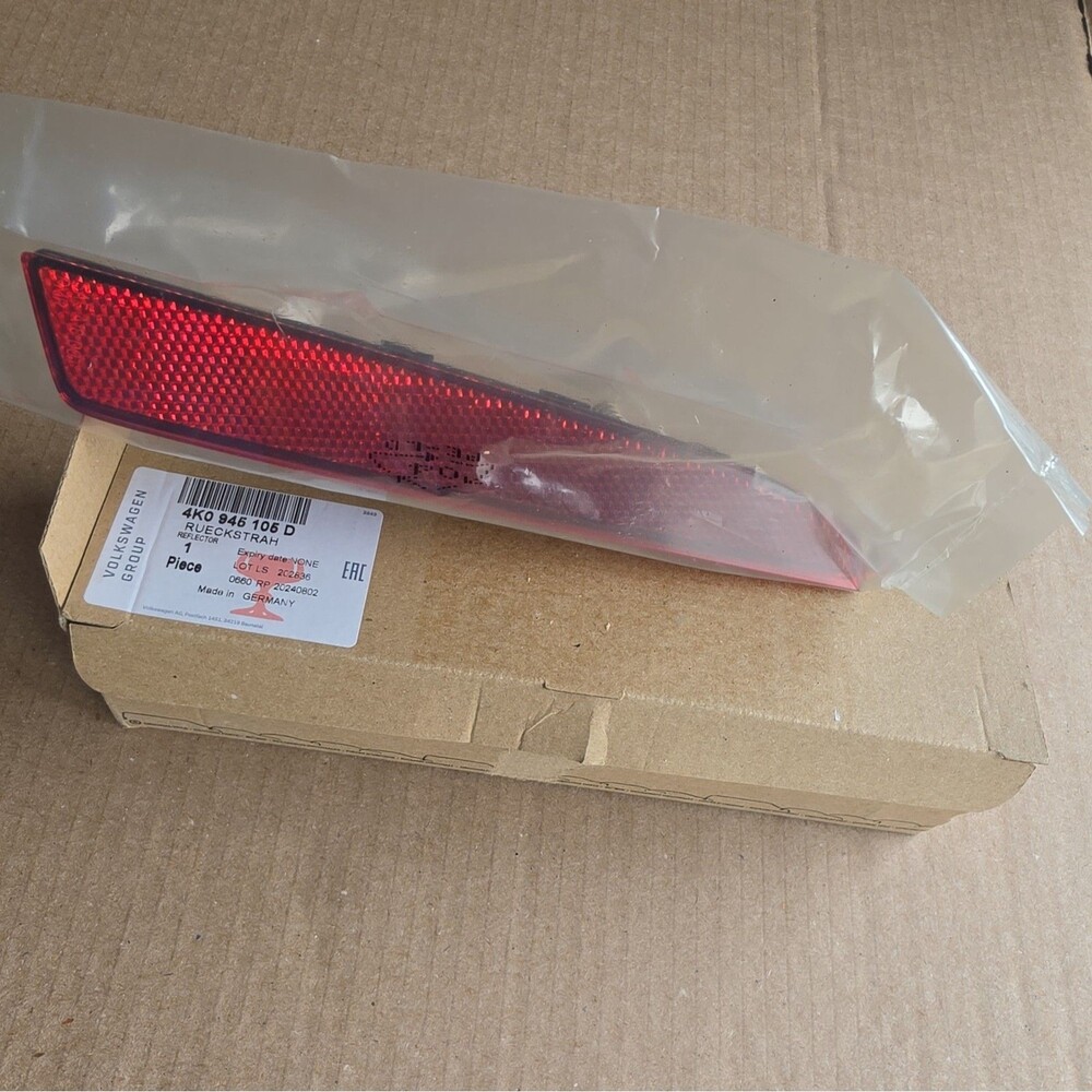 Genuine Audi Reflector 4K0-945-105-D